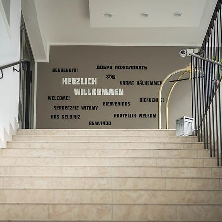 Hotel Maxim Лангенфельд Экстерьер фото