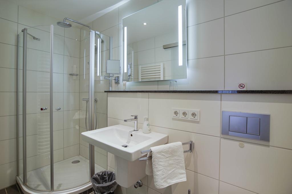 Hotel Maxim Лангенфельд Номер фото