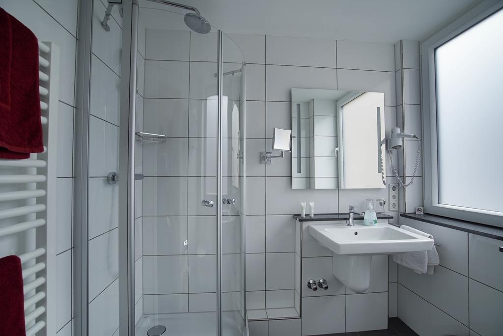 Hotel Maxim Лангенфельд Номер фото