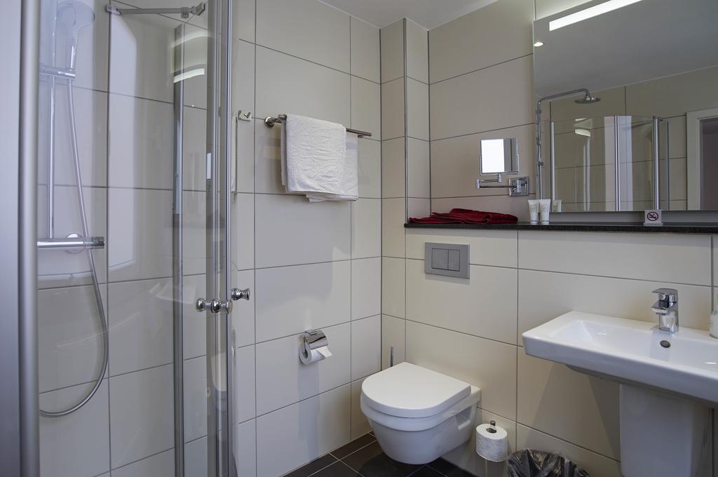 Hotel Maxim Лангенфельд Номер фото
